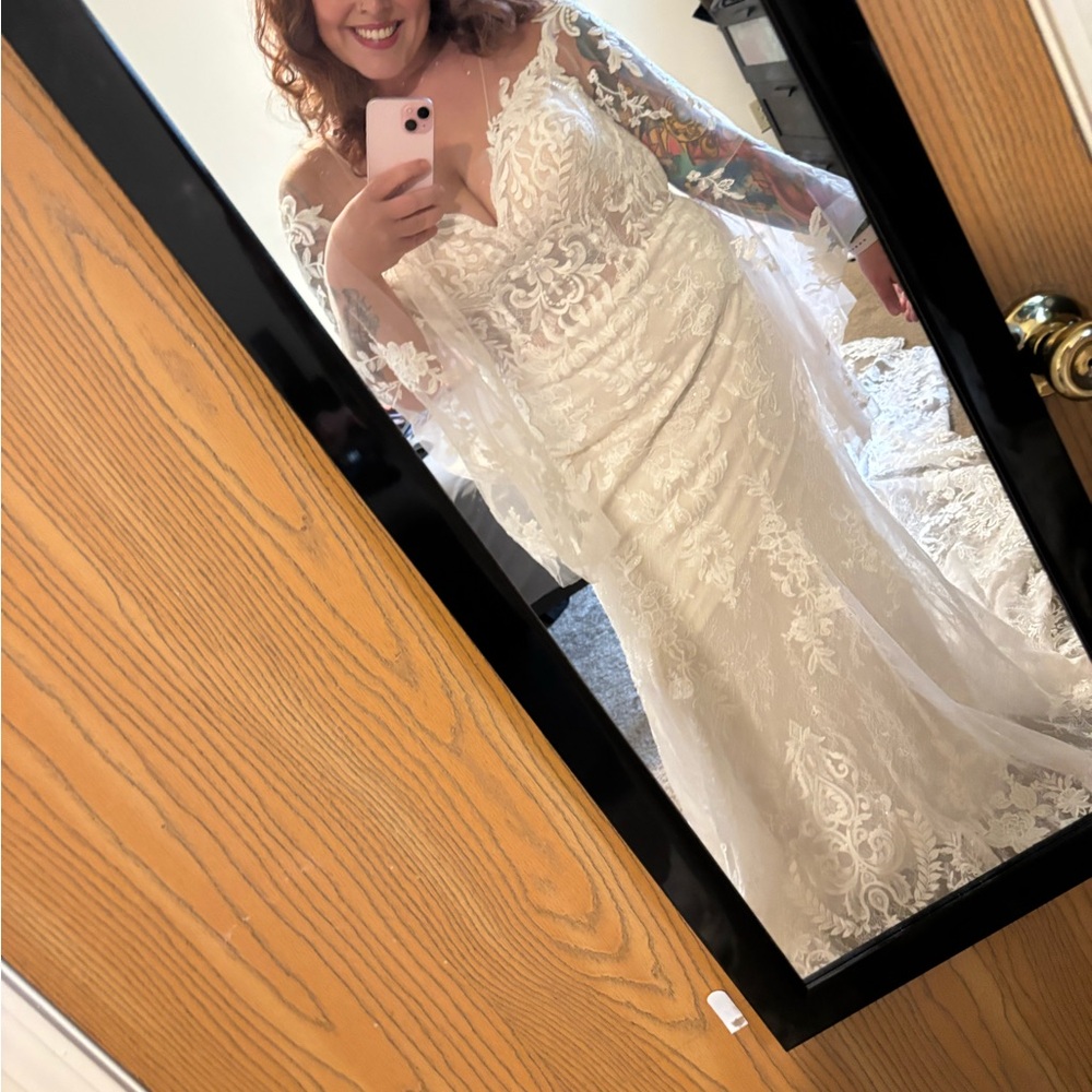 Madison James Elegant Ivory Lace Wedding Dress - Picture 5 of 7